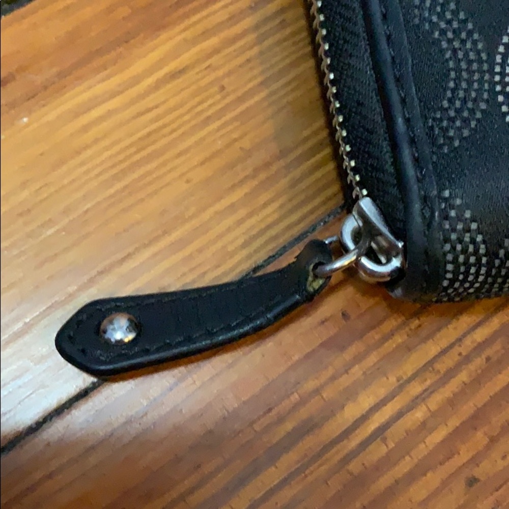 COACH Ashley dotted OP art zip around black wallet - Picture 4 of 8